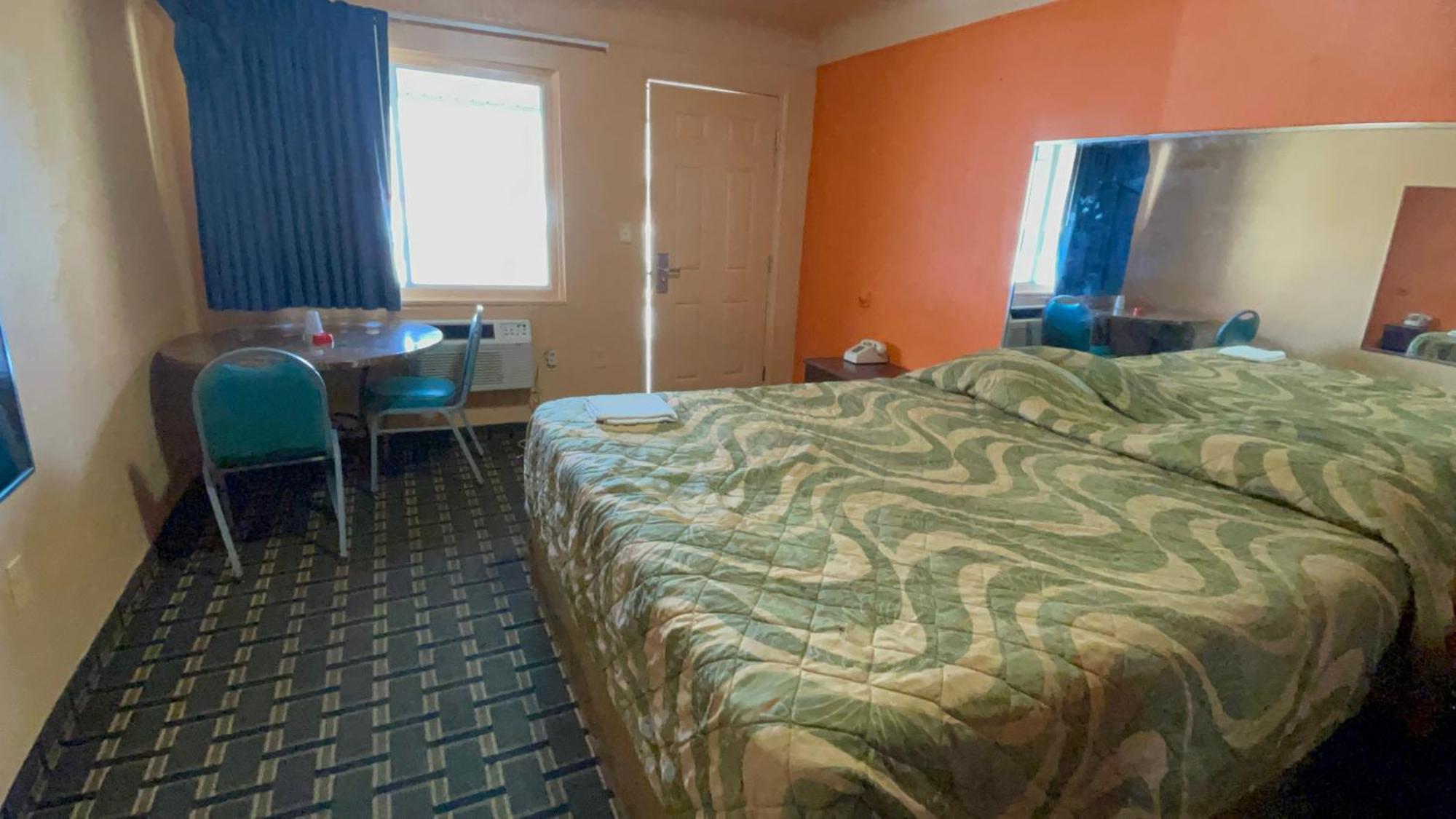 דטרויט Deluxe Inn Motel מראה חיצוני תמונה