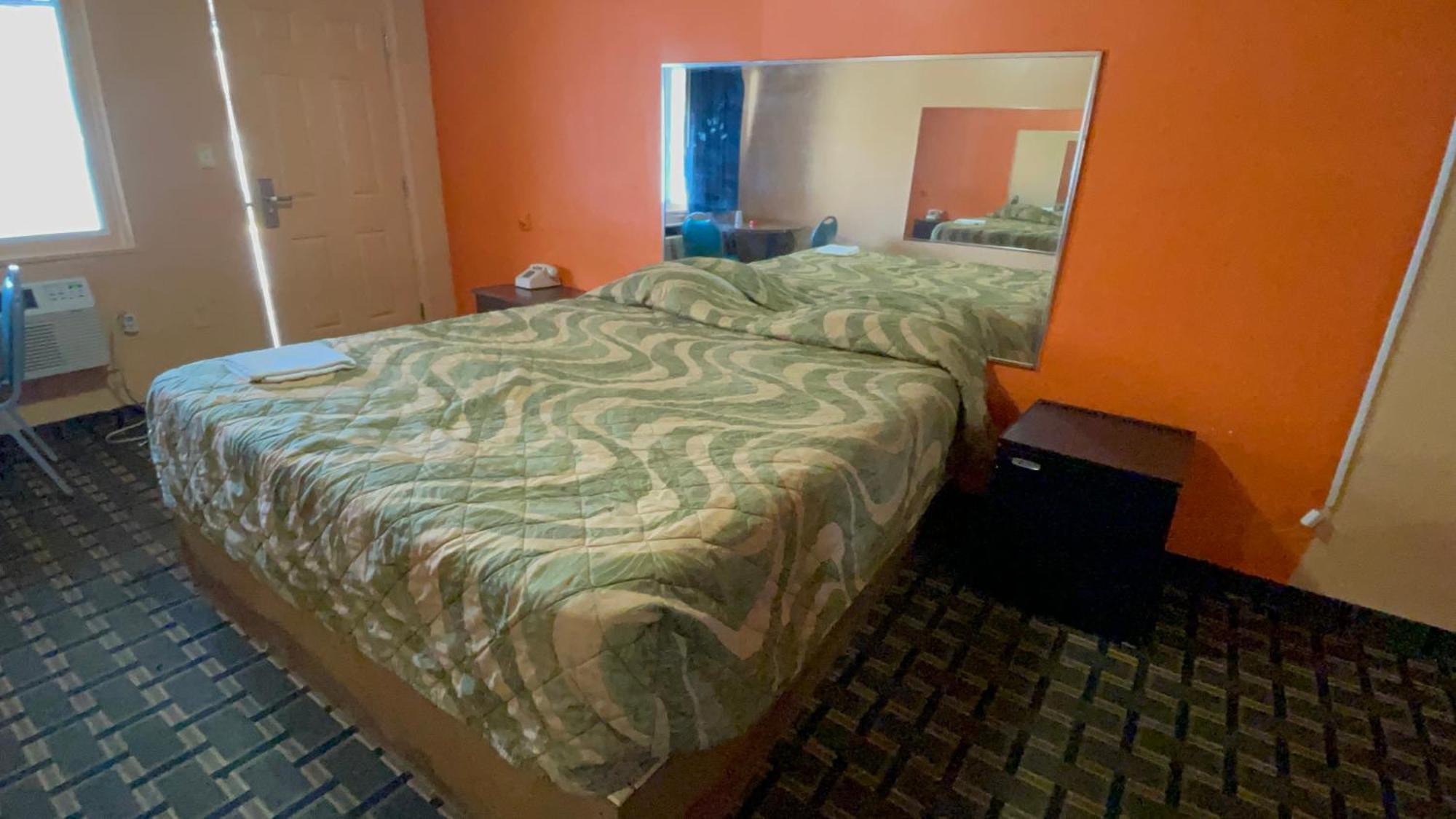 דטרויט Deluxe Inn Motel מראה חיצוני תמונה