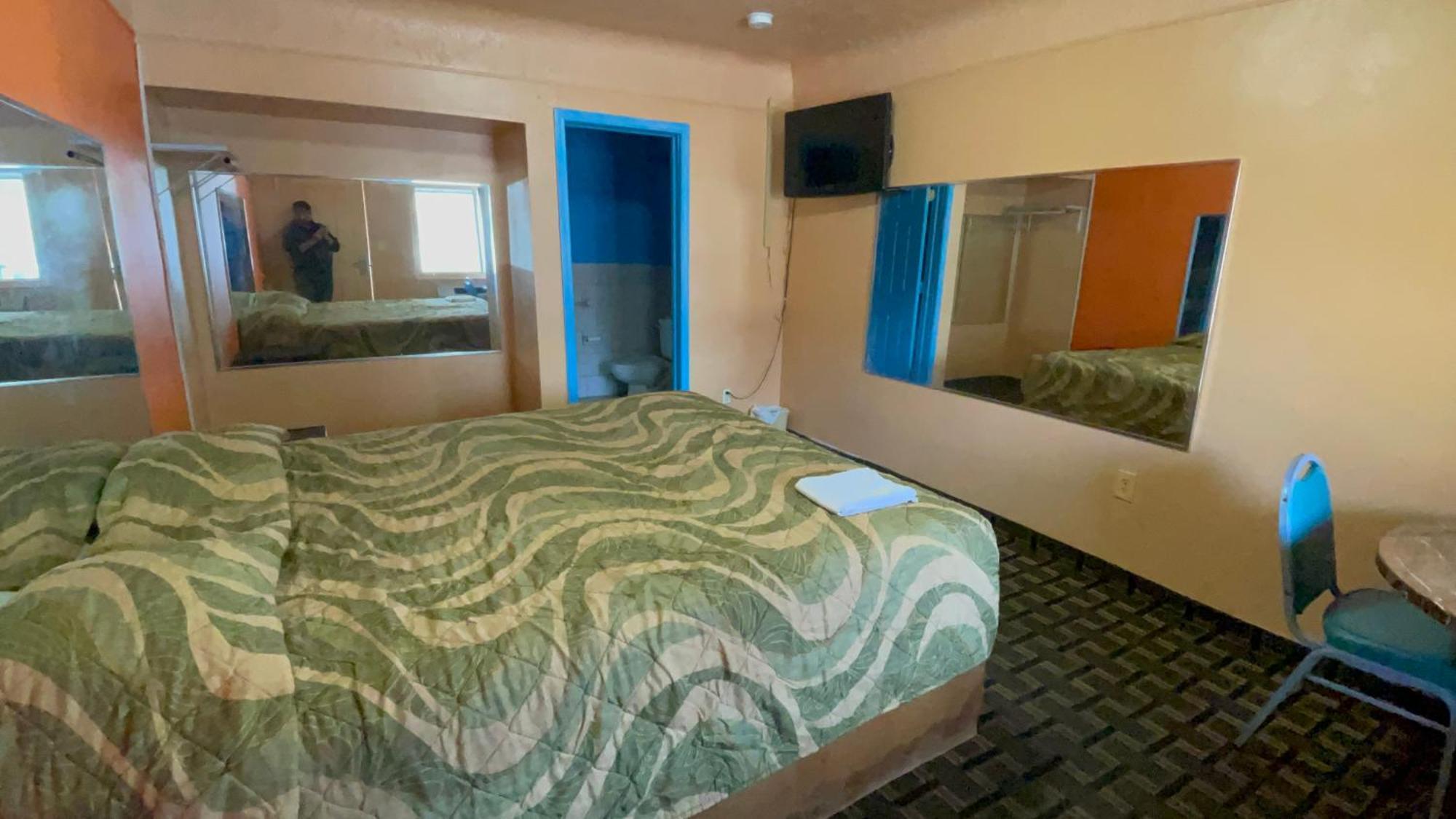 דטרויט Deluxe Inn Motel מראה חיצוני תמונה